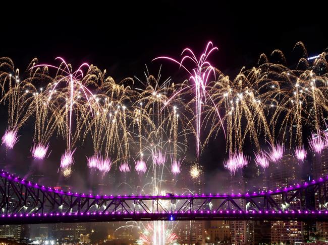 Fireworks at the SUNSUPER Riverfire 2018. Picture Steve Pohlner.