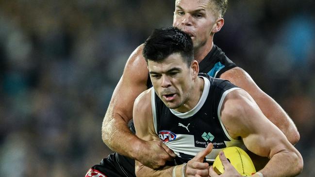 Matthew Kennedy is tackled by Dan Houston. Picture: Mark Brake/Getty Images