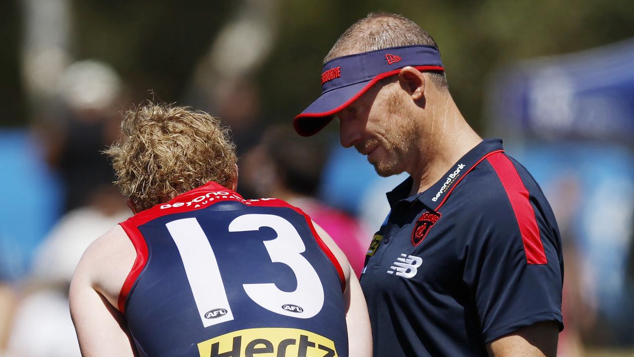 MELBOURNE , AUSTRALIA. February 18 , 2024. AFL. Melbourne vs Richmond practise match at Casey Fields. Simon Goodwin, senior coach of the Demons talks with Clayton Oliver at qtr time . Pic: Michael Klein