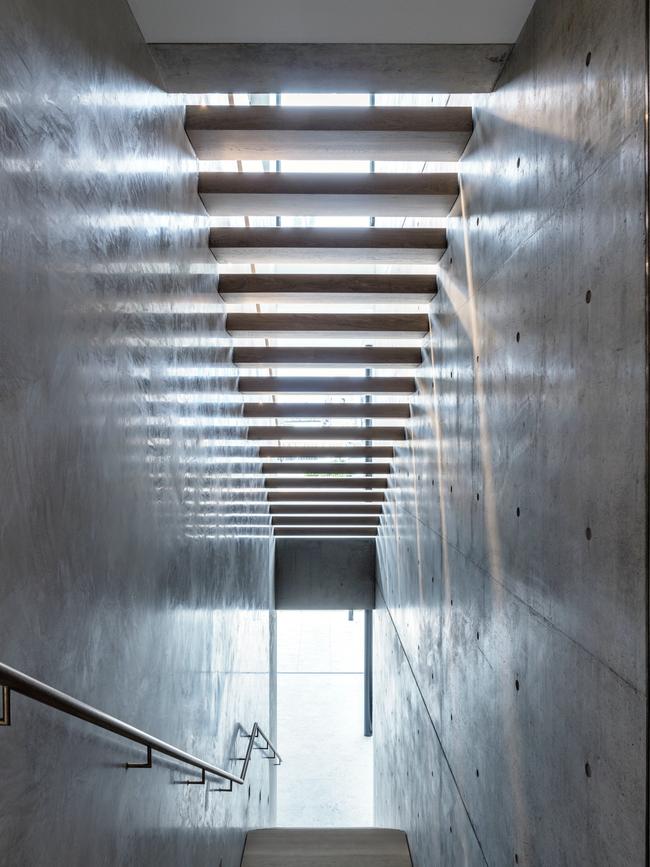 Stairwell, Lavender Bay House by Tobias Partners, Lavender Bay, NSW. Photo: WISH/Justin Alexander