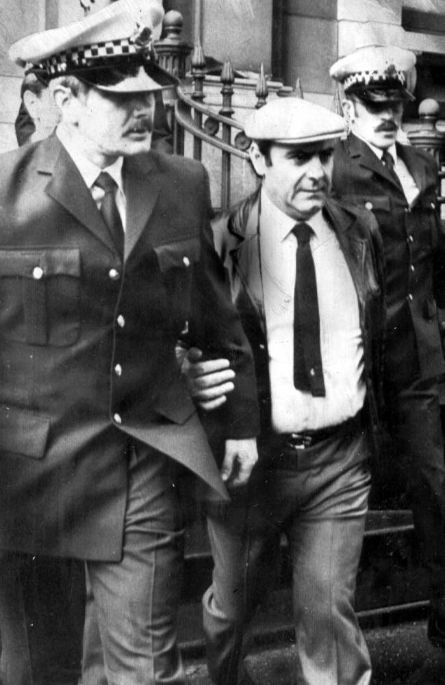 Mafia supergrass Gianfranco Tizzoni being escorted out of the Victorian Supreme Court by police. Tizzoni helped to organise the 1977 murder of Griffith anti-drugs campaigner Donald Mackay..