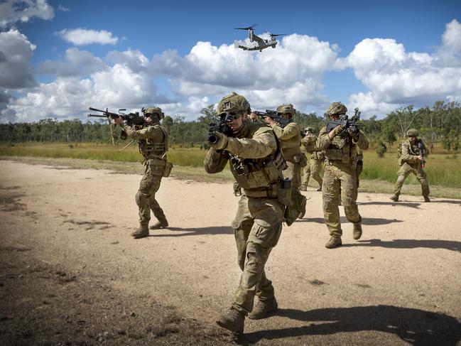 Australian Army riflemen from the 6th Battalion, Royal Australian Regiment, conduct a simulated assault with United States Marine Corps MV-22 Osprey support on the urban operations training facility at the Shoalwater Bay Training Area. *** Local Caption *** Soldiers from 6th Battalion, Royal Australian Regiment, conducted training on United States Marine Corps MV-22 Ospreys and used the aircraft to insert into a fictional town to practice urban assault drills at the Shoalwater Bay Training Area on 25 May 2019.  The training was part of Exercise Southern Jackaroo with members of the Japan Ground Self Defense Force and United States Marine Rotation Force – Darwin.    Exercise Southern Jackaroo involves over 700 Australian, Japanese and United States troops and aims to enhance interoperability, increase rapport and improve combined tactical, administrative and logistical operations.