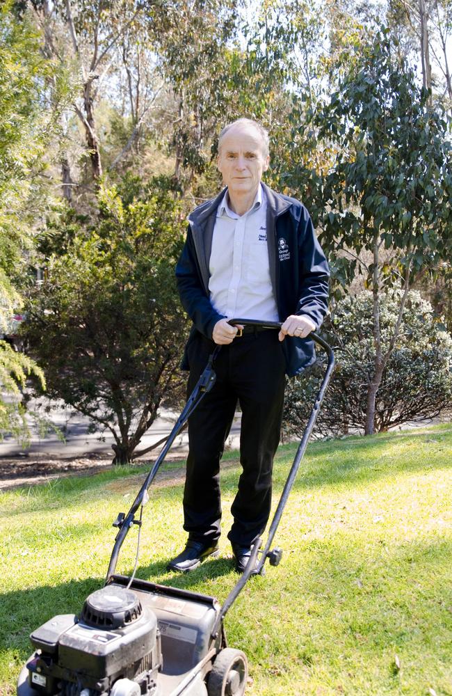 Jim deals lawn mowing