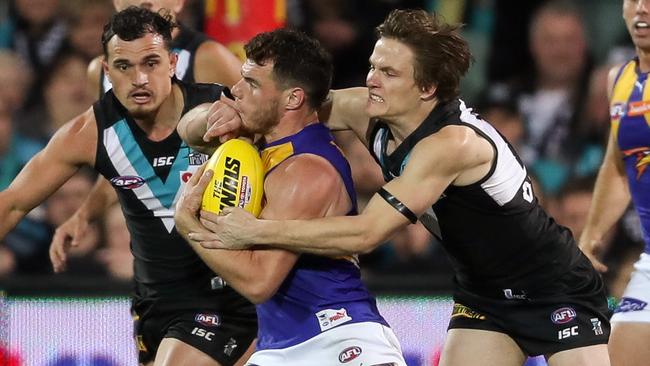 ADELAIDE, AUSTRALIA - SEPTEMBER 09: Luke Shuey of the Eagles is tackled by Jared Polec of the Power illegally before kicking the winning goal during the AFL First Elimination Final match between Port Adelaide Power and West Coast Eagles at Adelaide Oval on September 9, 2017 in Adelaide, Australia. (Photo by AFL Media/Getty Images)