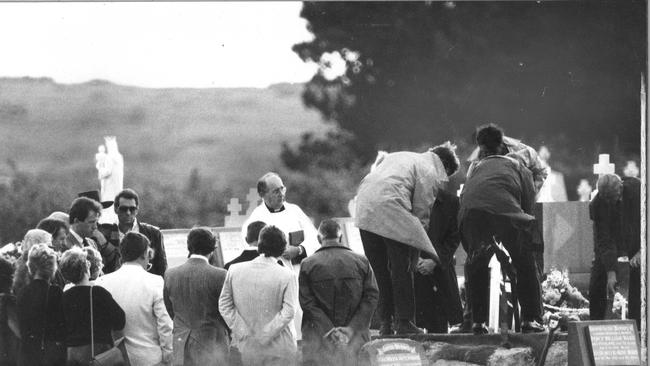 Funeral of Tony Anderson at Botany Cemetery in 1985.