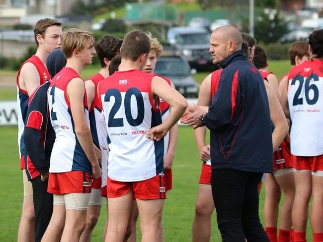 Darren Murr coaching his Beleura junior side.