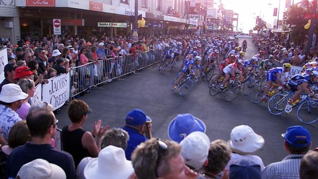  2010 Tour Down Under preview - first team to arrive and hit our roads. Ag2r training along the foreshore at Glenelg - Blel K...