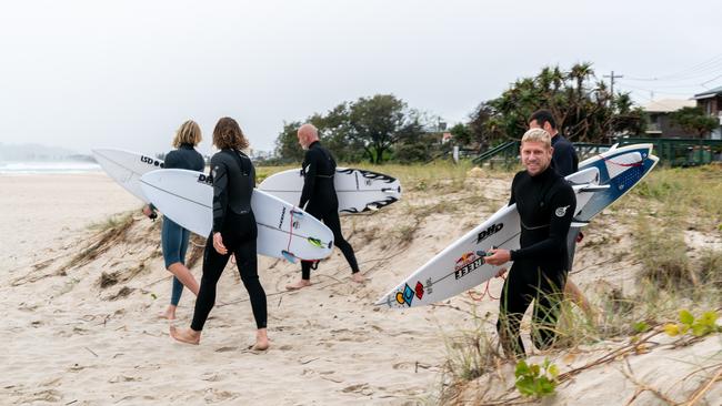 While staying on the Gold Coast as part of the AFL hub, Nat Fyfe (Fremantle), Jack Darling (West Coast) and Callum Jamieson (West Coast) went surfing with Mick Fanning at Tugun