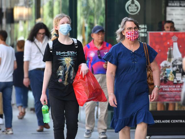 26/11/20. The Sunday Mail 'hits the streets" to see who is, who isn't wearing masks ... ahead of the expected easing of restrictions on December 1.Rundle MallPicture: Keryn Stevens