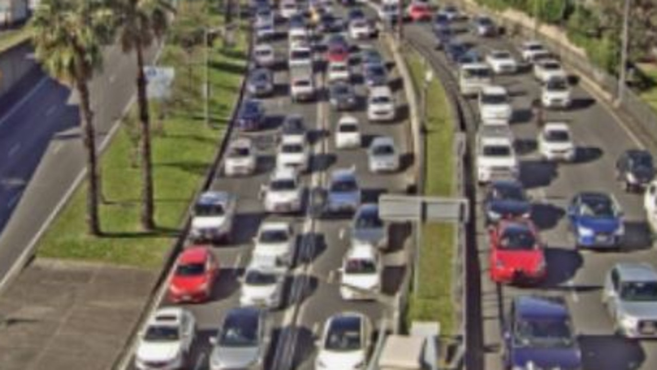 Sydney Harbour Tunnel closure causes traffic chaos | The Courier Mail