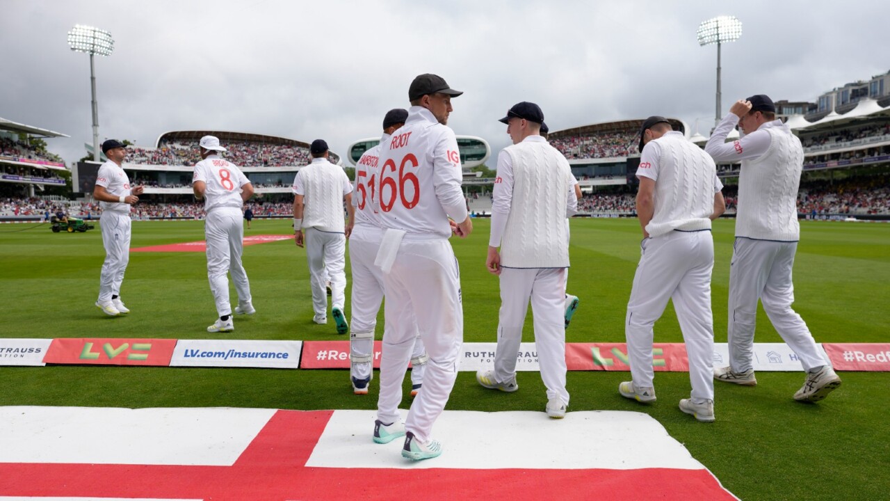 England keeps squad for 4th Ashes test