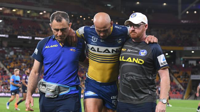 BRISBANE, AUSTRALIA - OCTOBER 03: Blake Ferguson of the Eels reacts after injuring his knee during the NRL Qualifying Final match between the Melbourne Storm and the Parramatta Eels at Suncorp Stadium on October 03, 2020 in Brisbane, Australia. (Photo by Bradley Kanaris/Getty Images)