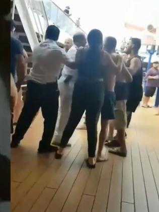 An argument with staff erupts. Picture: 3AW.