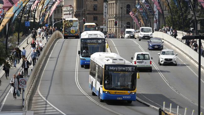 Bus lanes will remain open along the Victoria Bridge. Picture: AAP Image/Regi Varghese