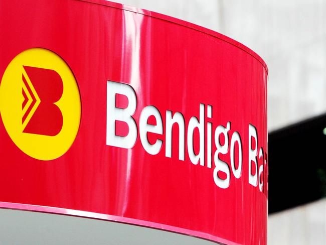 19 Mar 2007 : Bendigo Bank sign outside branch in Brisbane City : PicMark/Calleja - banks buildings qld exterior