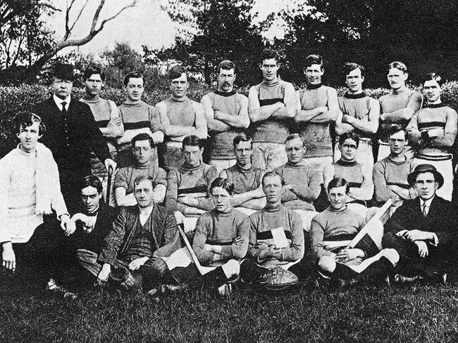 Mornington's football side in 1914.