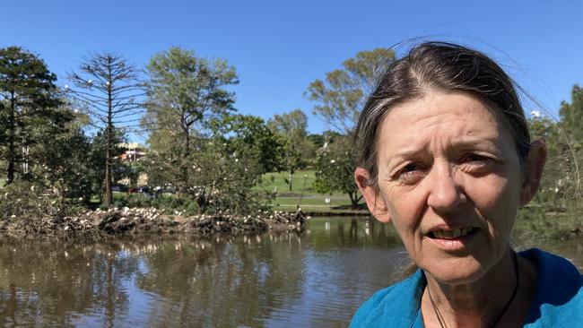 Wildlife carer and volunteer Janine Graham said the latest outbreak of botulism at the Lake Alford Duck Ponds had killed 38 birds since the end of September 2022.