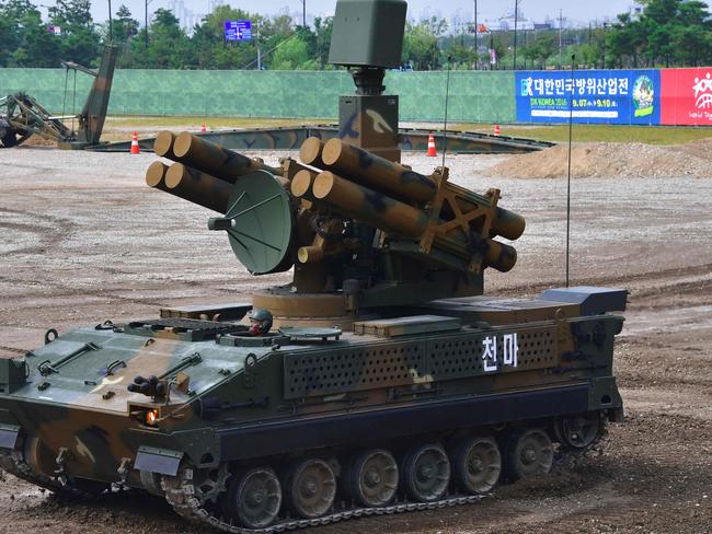South Korea's Chun-ma (C), a Self-Propelled Surface to Air Missile System, moves during an equipment demonstration at the Defense Expo Korea 2016 at KINTEX exhibition hall in Goyang, north of Seoul, on September 10, 2016. South Korea put its latest high-tech weapons systems on show as tensions rise in the region following Pyongyang's test-firing of three missiles and a nuclear test this week. / AFP PHOTO / JUNG YEON-JE