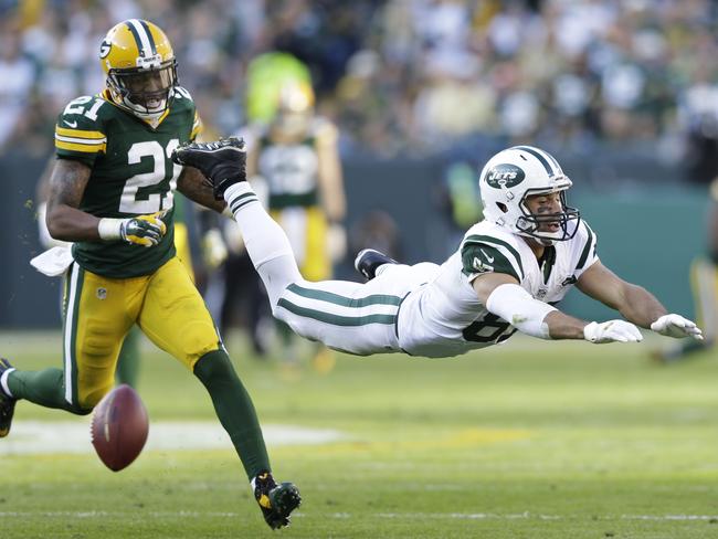New York Jets' Eric Decker can't catch a pass in front of Green Bay Packers' Ha Ha Clinton-Dix (21).
