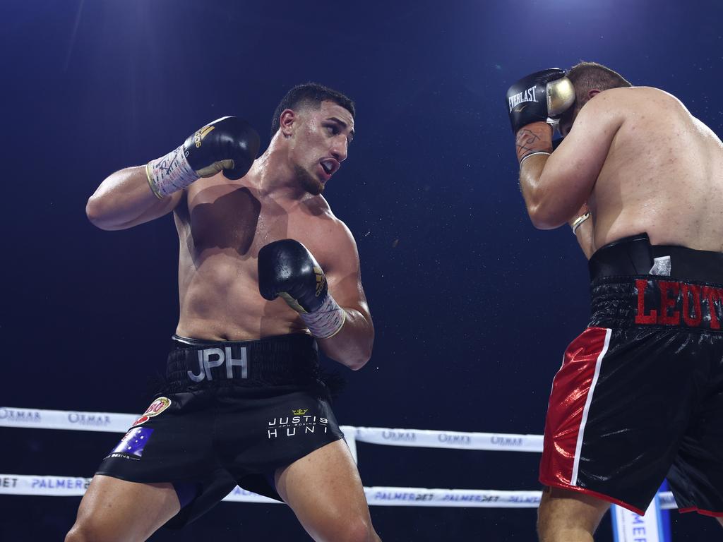 Justis Huni punches Kiki Toa Leutele during their fight in 2022. Picture: Getty Images