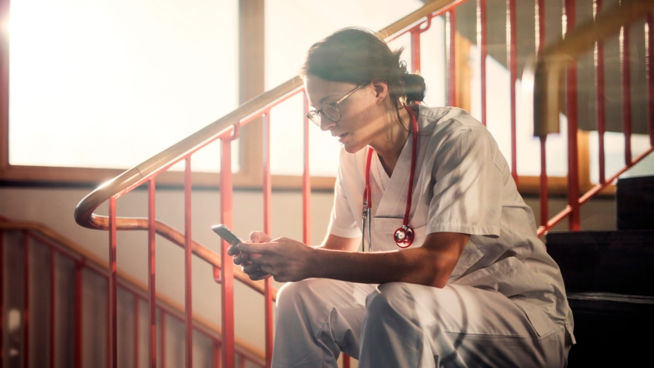 NSW frontline nurses strike over pay, nurse-to-patient ratios