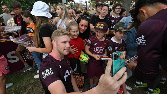 25/9/2023: Players and fans , including at Broncos fan training session at the Red Hii, Brisbane. pic: Lyndon Mechielsen/Courier Mail