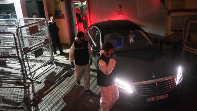 Turkish police forensic experts arrive at the Saudi Arabia's consulate in Istanbul. Picture: AFP.