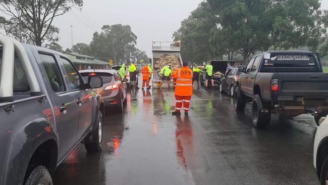 NSW Penrith SES and Penrith council volunteers are handing out sandbags from Jamison Park as flood levels are predicted to rise with ongoing rainfall.