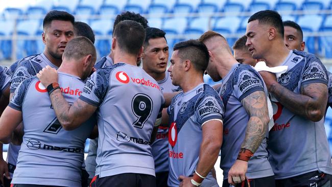 Warriors players are seen during the round 2 NRL match between New Zealand Warriors and Canberra Raiders at CBUs Super Stadium in the Gold Coast, Saturday, March 21, 2020. (AAP Image/Dave Hunt) NO ARCHIVING, EDITORIAL USE ONLY