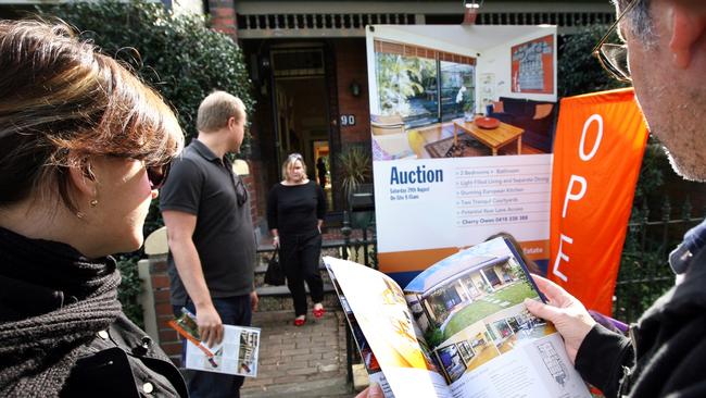 09/08/2009 NEWS: Paola and Michael Incerti look through a catalogue of properties while the home at 90 Taylor Street in Annandale, Sydney is open for inspection to prospective buyers.