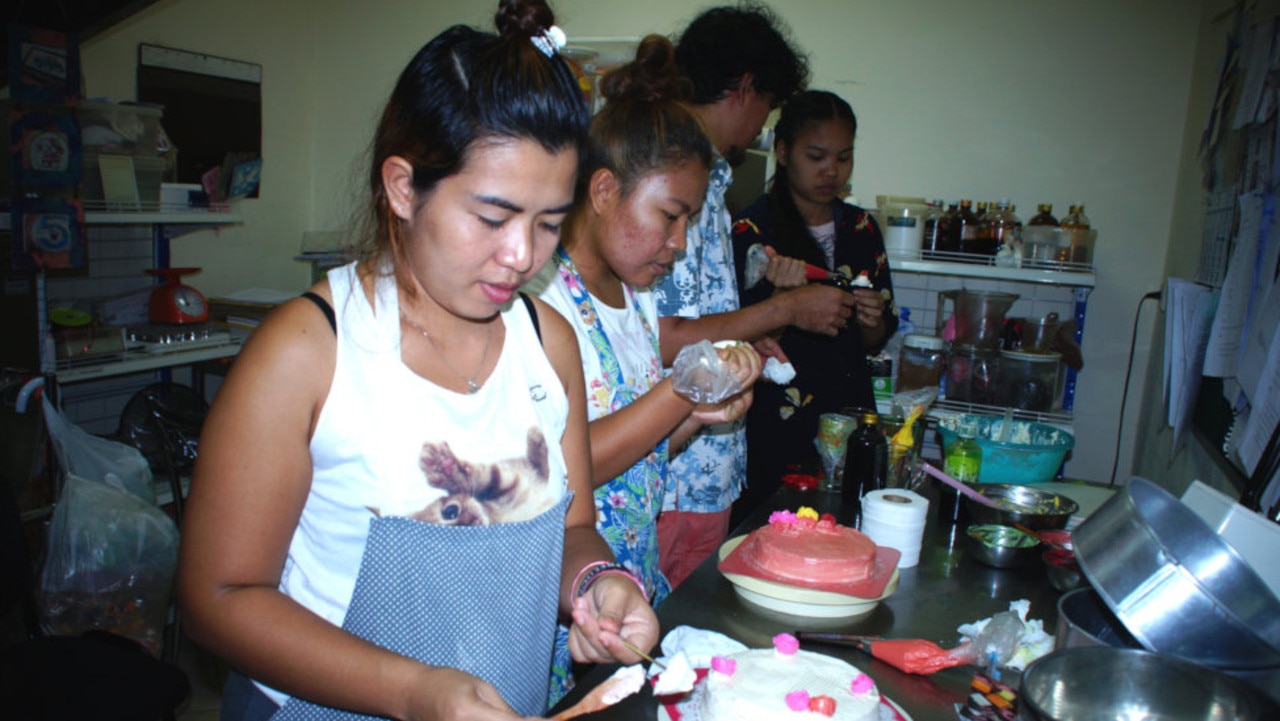 Logan chef Kerrie Mercel teaches Thai prostitutes to cook | The Courier Mail