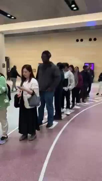 Shock queue for Strathfield line