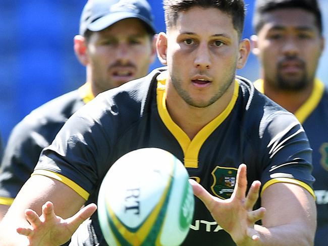 Adam Coleman receives the ball during the Australian Wallabies captains run at CBUS Stadium on the Gold Coast, Friday, September 14, 2018.  Australia play Argentina in a Rugby Championship Test match on Saturday. (AAP Image/Dave Hunt) NO ARCHIVING