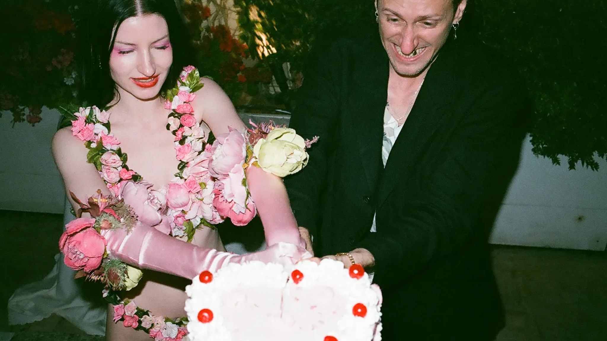 The Bride Got Married in a Corset and Cut the Cake in a Floral Bikini