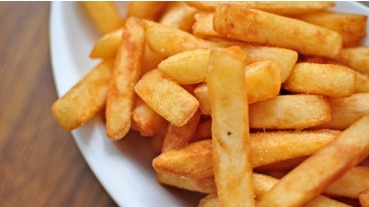 Ordering hot chips at your local watering hole might soon require some extra thought with prices set to rise as nationwide potato shortage commences. Picture: Getty Images