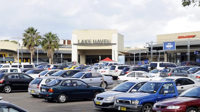 The pair produced a gun and a knife at Lake Haven Shopping Centre. (File image)