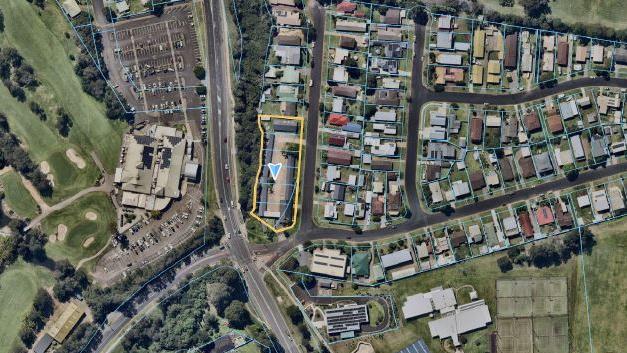 The hotel is pinned for Hanging Rock near the Batemans Bay CBD.