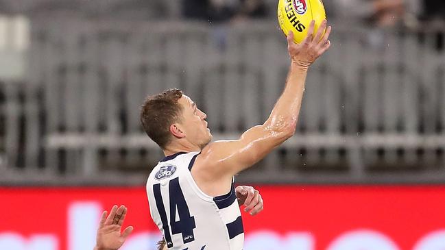 Joel Selwood of the Cats in action during the round 7 AFL match between the Geelong Cats and the Collingwood Magpies at Optus Stadium.