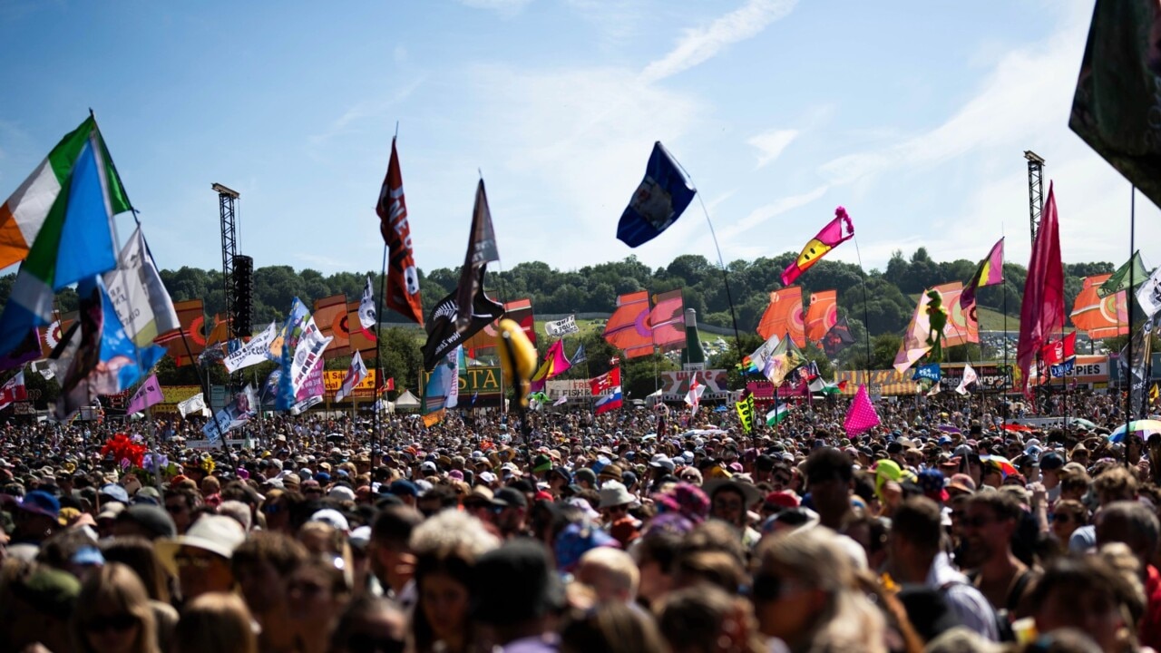 ‘Privileged brats’: Glastonbury festivalgoers filmed insulting King ...