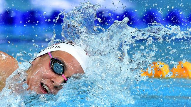 Ariarne Titmus mows down Emma McKeon to win 200m free and ...