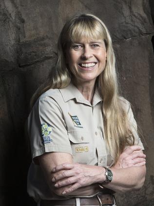 Terri Irwin linked to Paul Hogan, New Idea reports | The Courier Mail