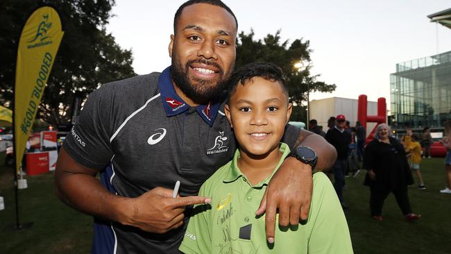 Samu Kerevi with eight-year-old Sifa Helu at the Wallabies fan day.