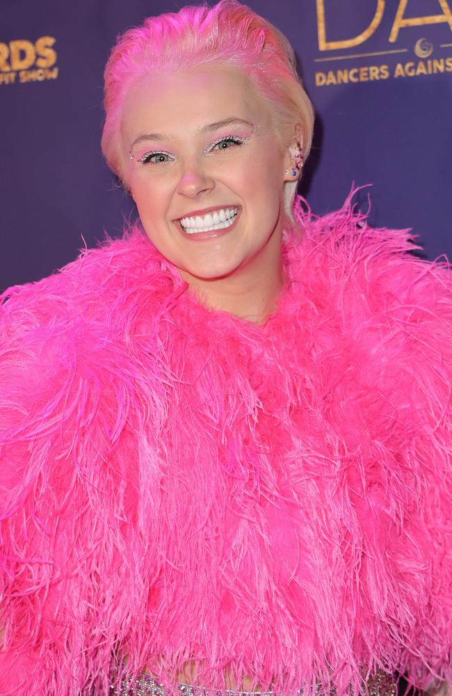 JoJo Siwa debuted her new pink hair. Picture: Momodu Mansaray/Getty Images