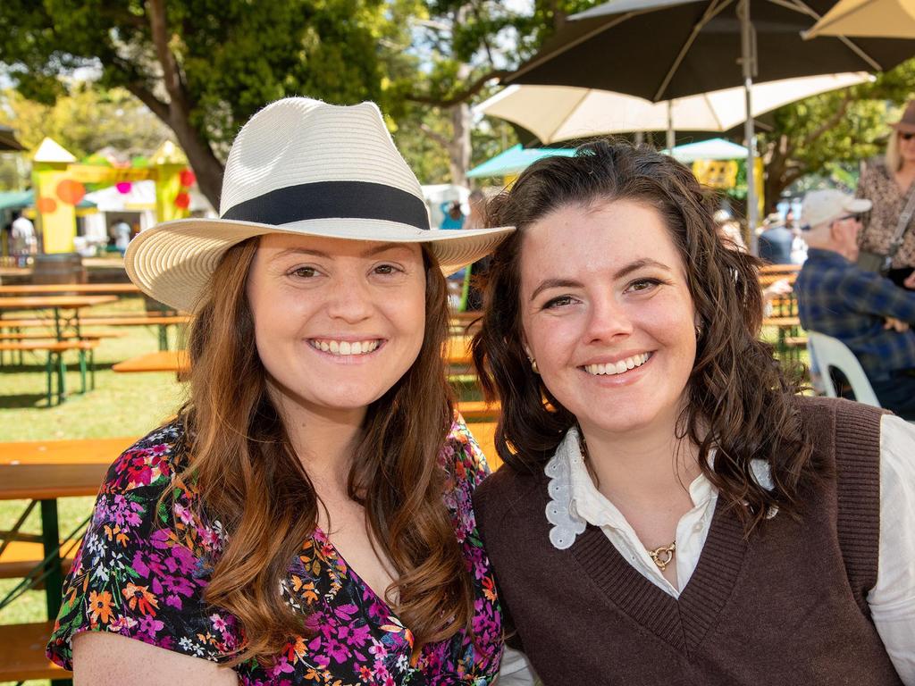 Alexandra Baird and Ashlii Timms. Festival of Food and Wine, Queens Park, Toowoomba Carnival of Flowers. Saturday September 10, 2022 Picture: Bev Lacey