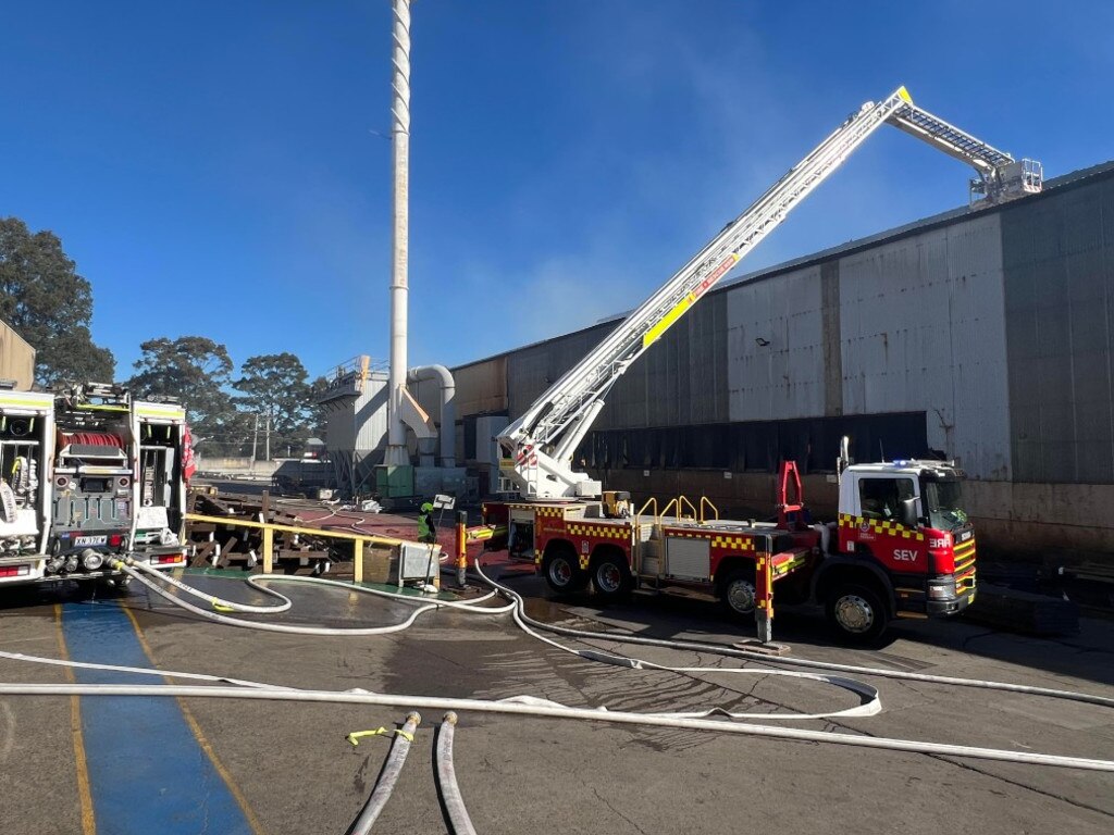 Fire crews fighting factory fire in Girraween in Sydney’s west | Daily ...