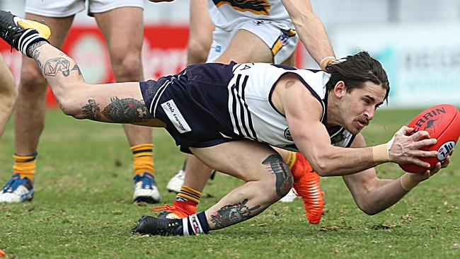 Nick Grabowski grabs a mark for Bundoora in 2017. Picture : Ian Currie