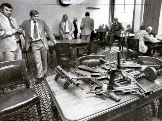 Police display guns used in the Great Bookie Robbery inside the Victorian Club.