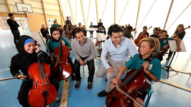 Melbourne Symphony Orchestra conductors Diego Matheuz and Ray Chen with Meadows Primary School students Houda Khaled, Myra El Halwani, Samamtha Barnes.