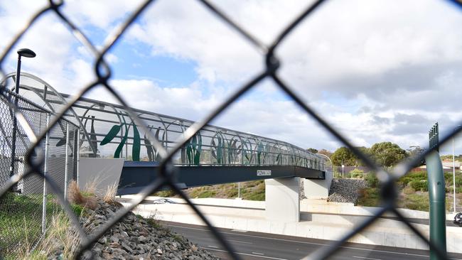 30/05/18 - Poznan Path bridge  along the Southern Expressway. Motorists & residents have expressed concern in regards to the recent rock throwing by individuals from some of the bridges onto the expressway.Picture: Bianca De Marchi