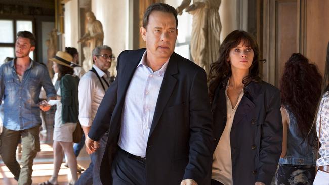 Robert Langdon (Tom Hanks) and Sienna Brooks (Felicity Jones) exit the Vasari corridor into the Uffizi in a scene from Inferno.